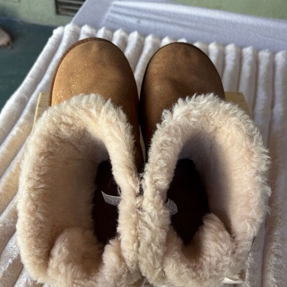UGG Mini Bailey Bow Glimmer - Great Condition Size 10 - Picture 4 of 9